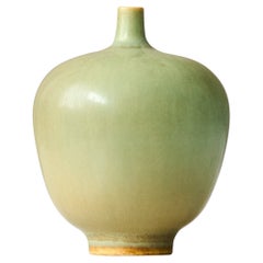 Vaso in miniatura in gres verde di Berndt Friberg. Studio A Svezia 1957