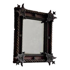 Espejo artesanal escandinavo de mediados del siglo XIX de estilo gótico en madera dura.