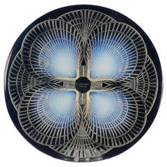 Piatto Art Deco dei primi del Novecento intitolato "Coquilles No.1" di René Lalique