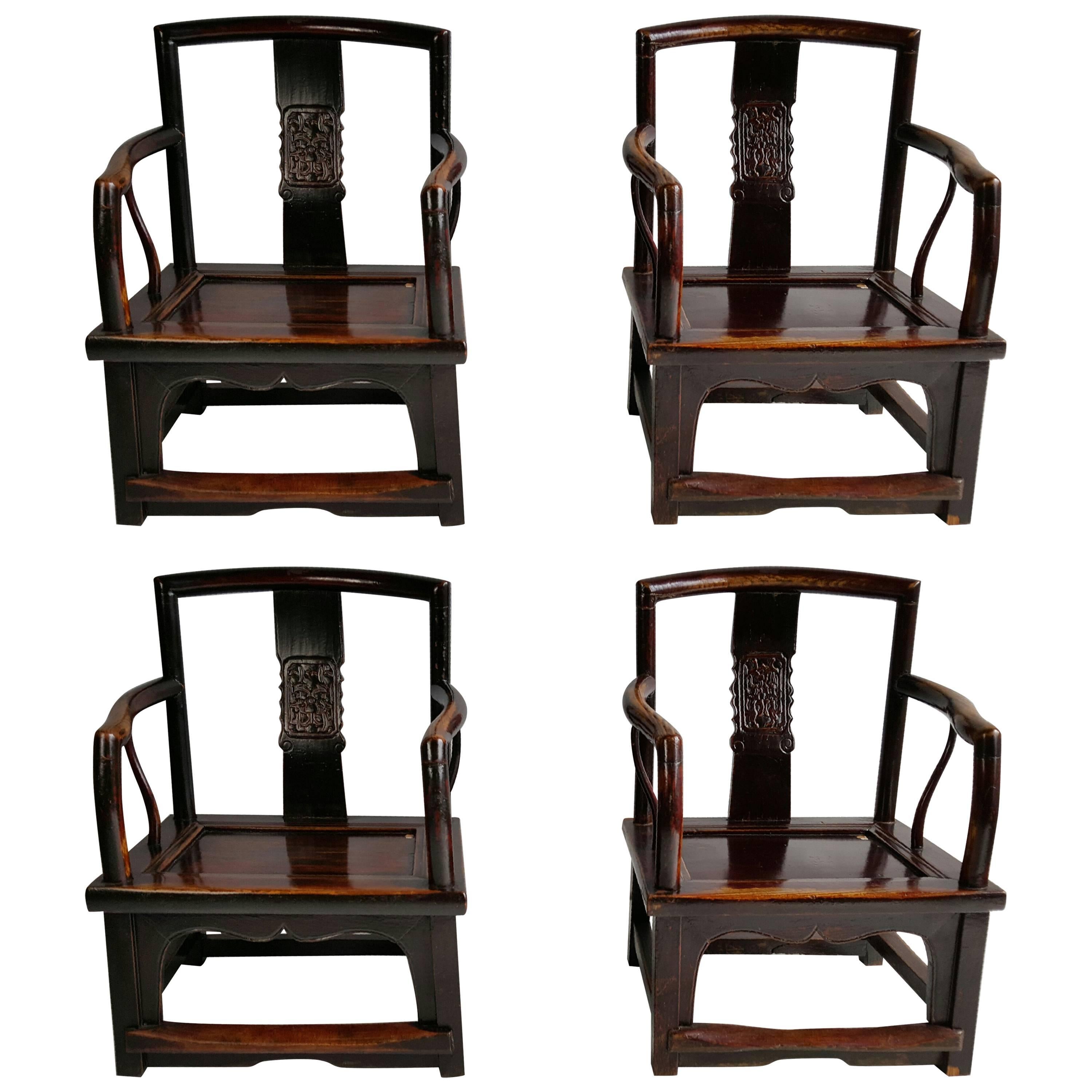 Ensemble de quatre chaises officielles chinoises, bois de rose, dynastie Qing, Chine en vente