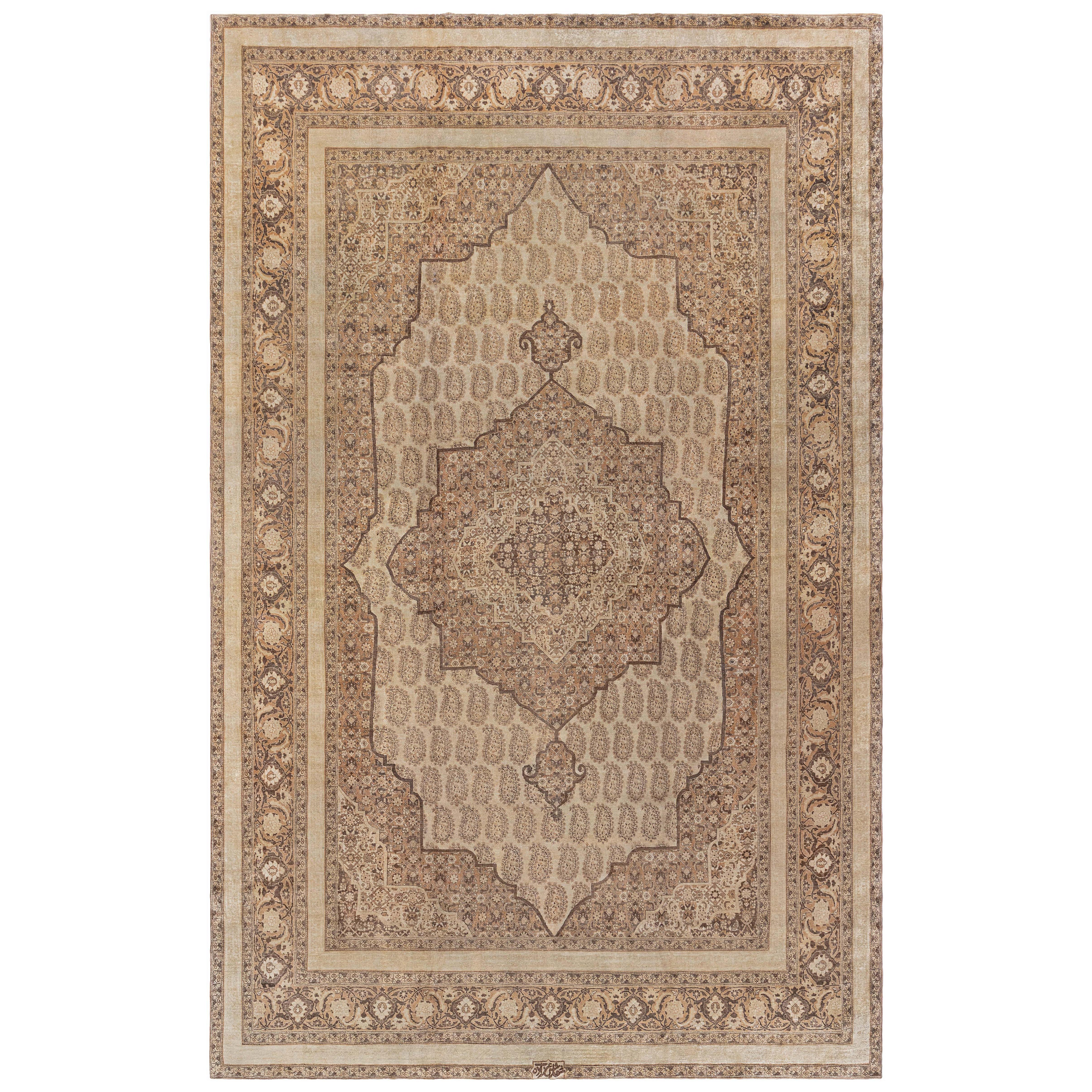 Tapis persan antique Tabriz en laine fait à la main Doris Leslie Blau