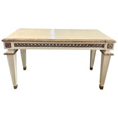 Consola de estilo francés dorada y pintada en marfil Michael Taylor
