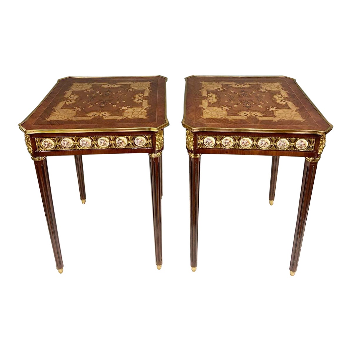 Paire de tables d'appoint Louis XVI Sèvres Plaques d'extrémité en vente