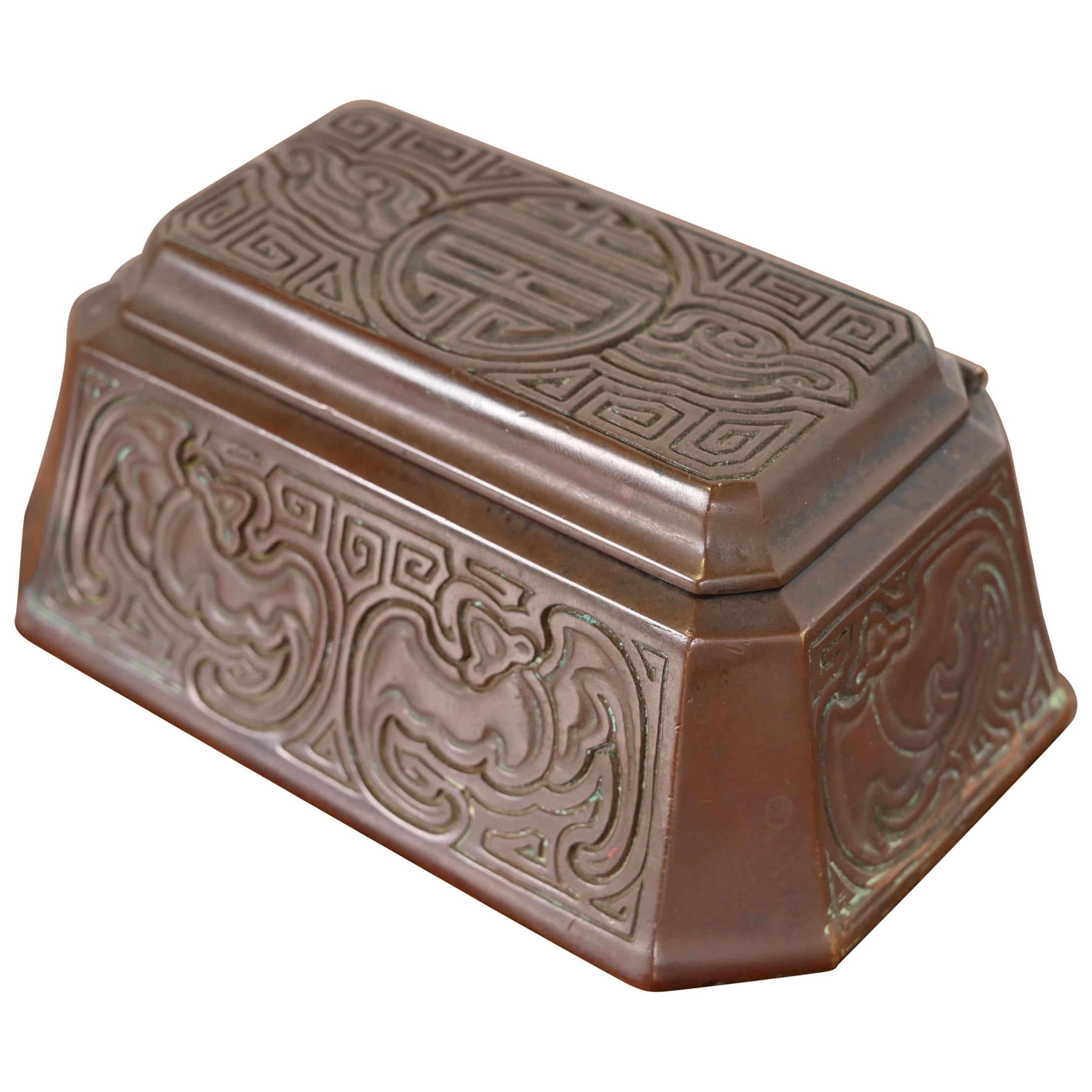 Tiffany Studios New York Modello Cinese Scatola per francobolli in bronzo