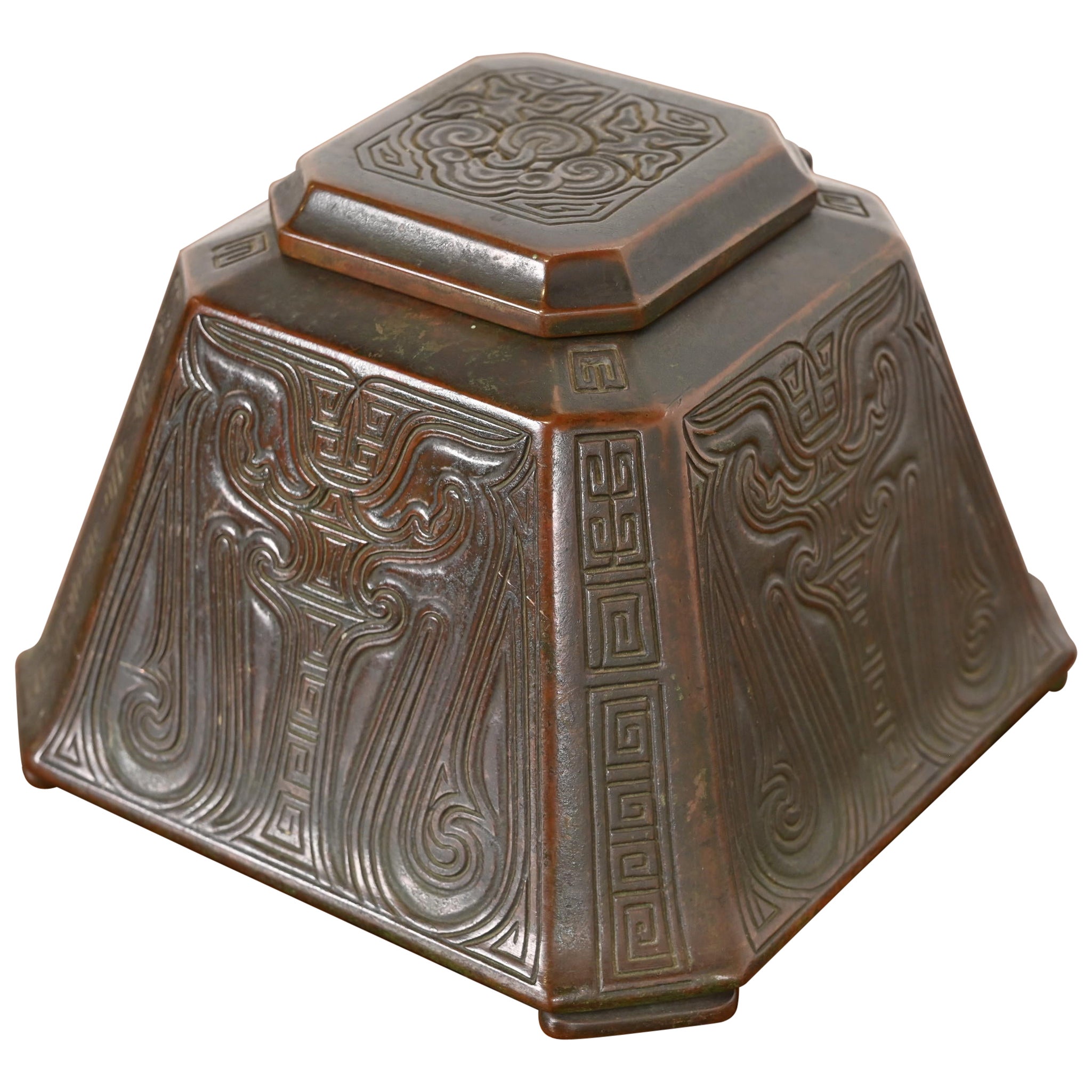 Calamaio in bronzo con motivo cinese di Tiffany Studios