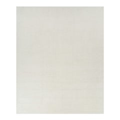 Rug & Kilim: un tappeto oversize dai toni semplici e solidi del bianco crema.