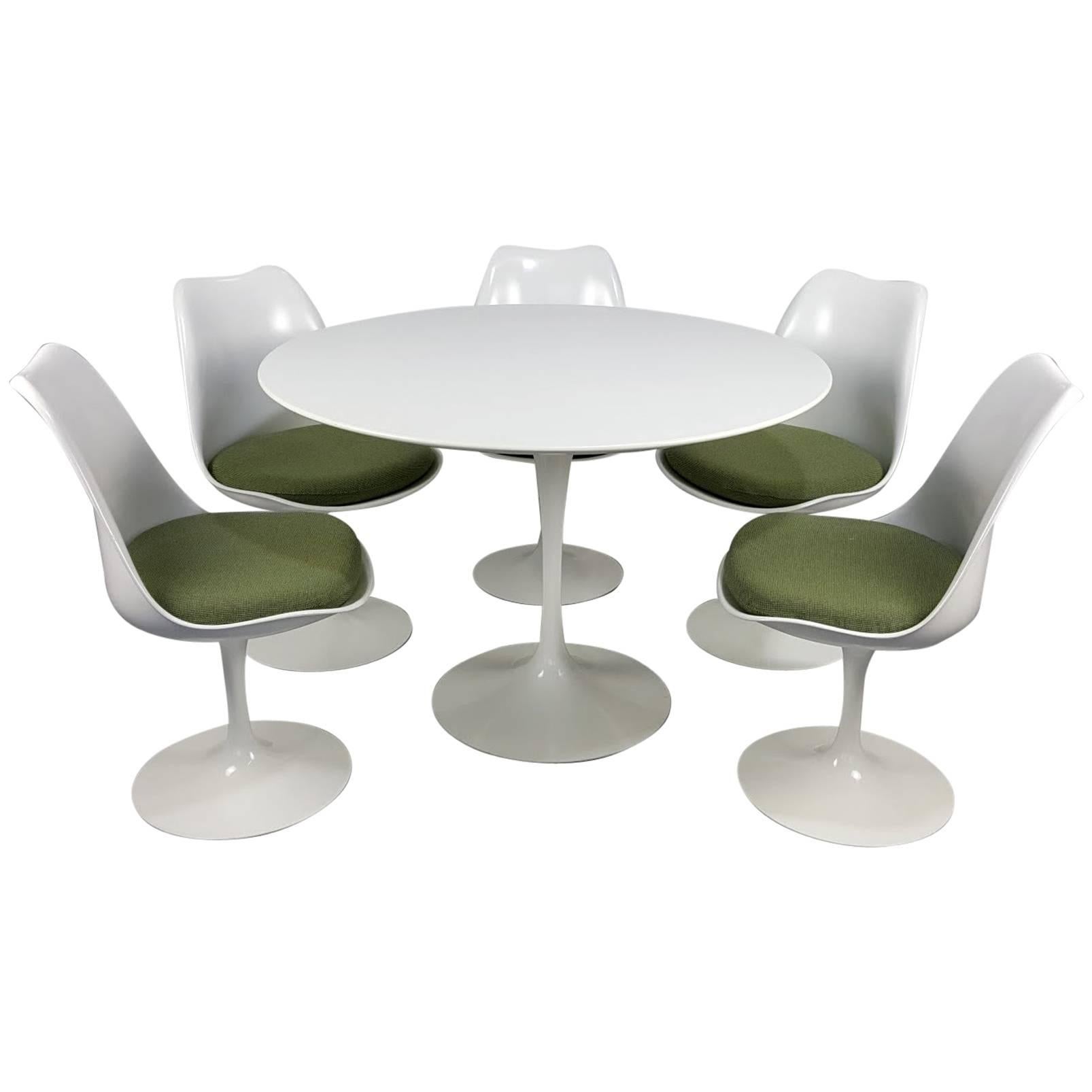 Eero Saarinen Tulip Table and Chairs by Knoll, Newer Production