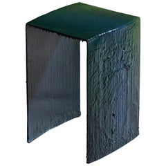 Sgabello metallico unico nel suo genere, in stile contemporaneo