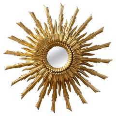 Espejo Dorado Tallado Estilo Sunburst de Mediados del Siglo XX