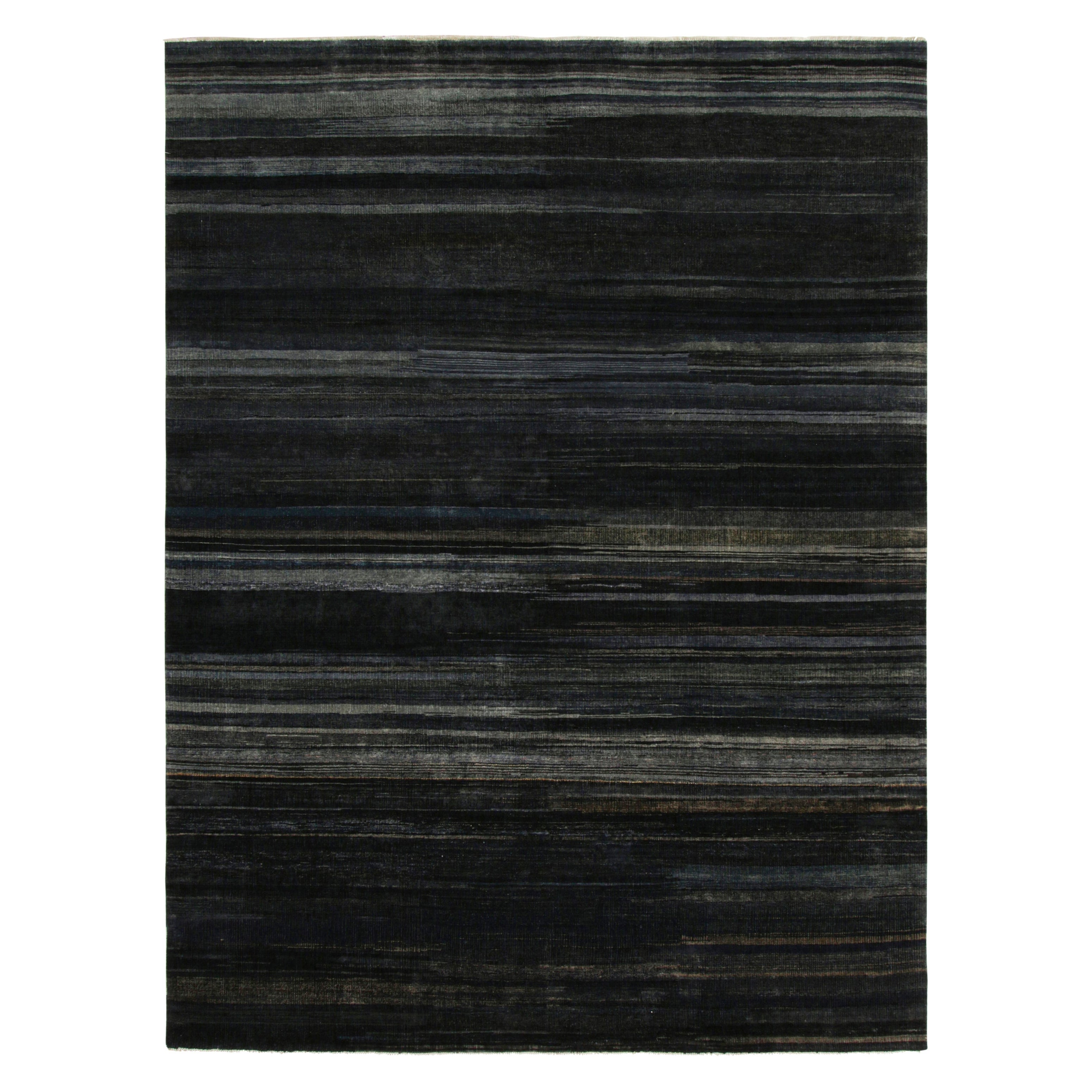 Rug & Kilim: Tappeto moderno a righe e strisce grigie, blu e nere.