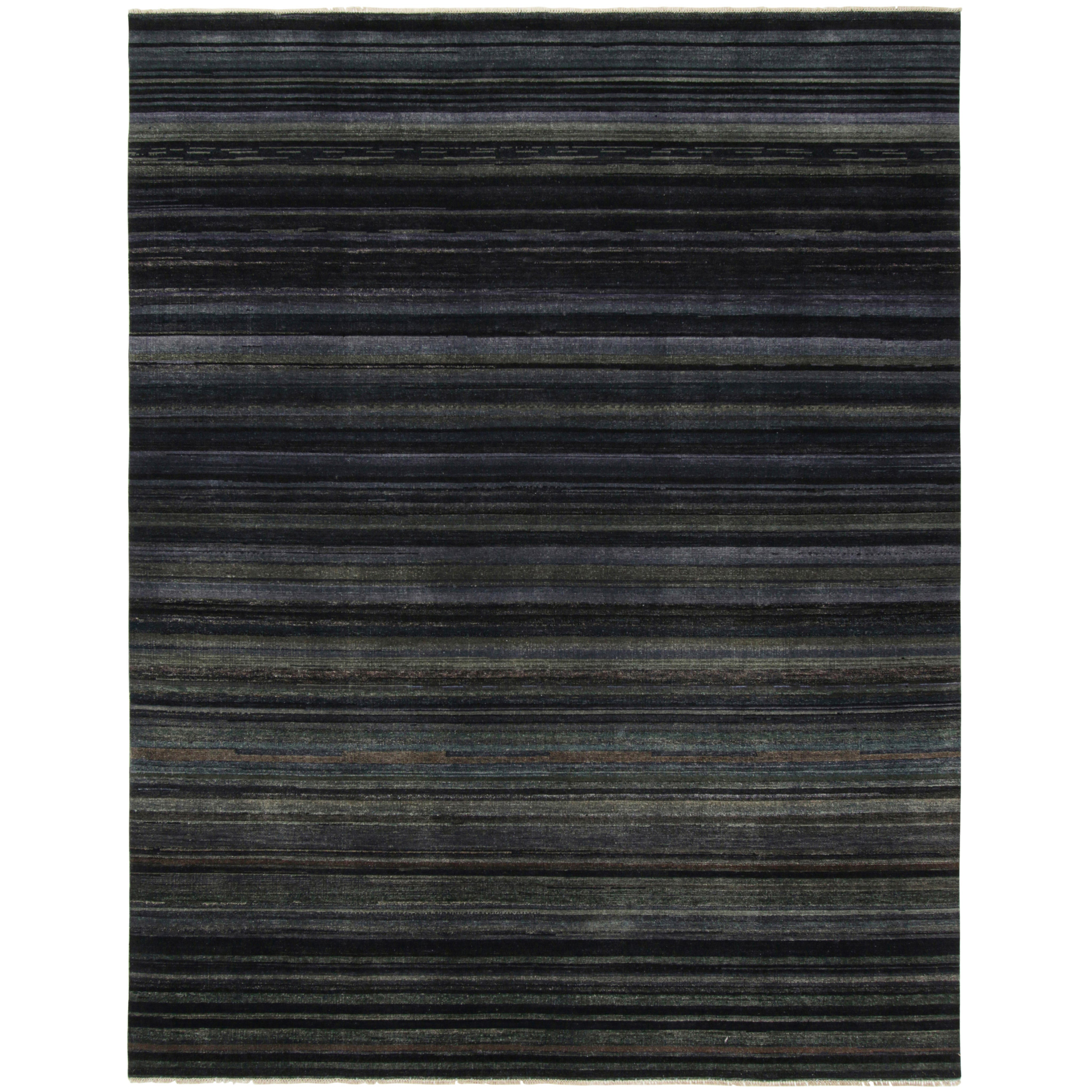 Rug & Kilim's Modern Textural Rug in Grisaille Blau und Schwarz Streifen und Striae