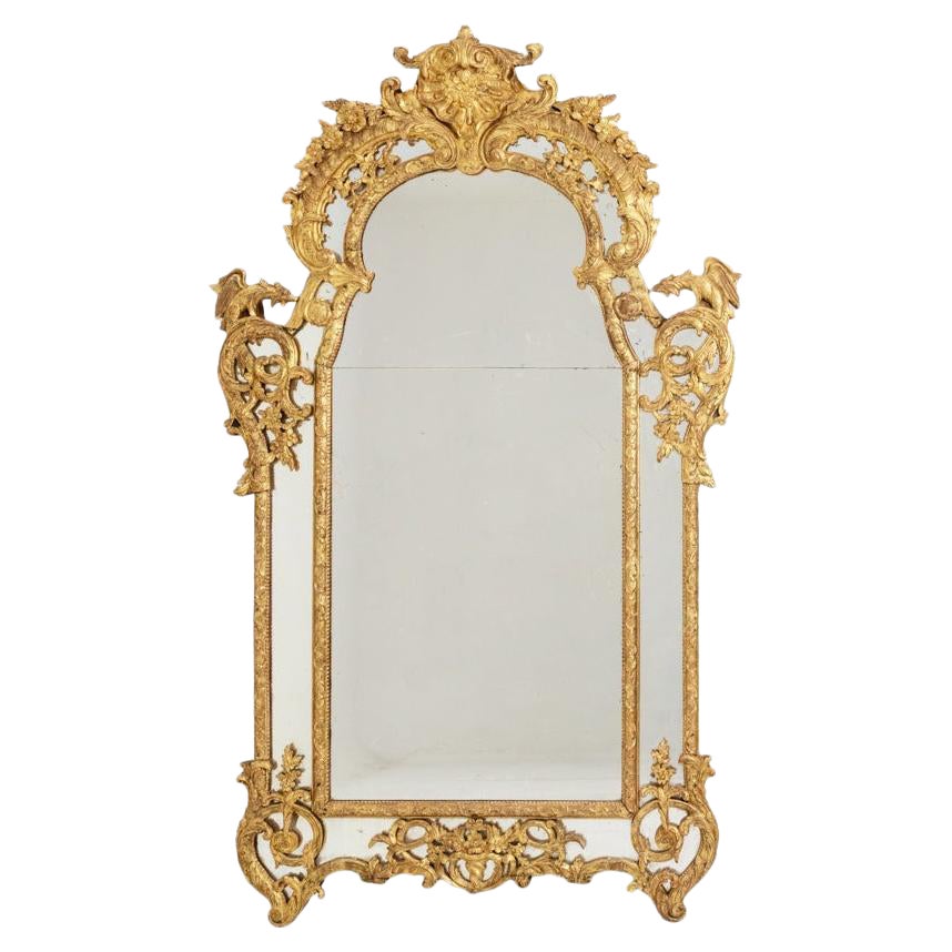 Mayfair. Grande specchio con perline in stile Regency in legno intagliato. XX secolo.
