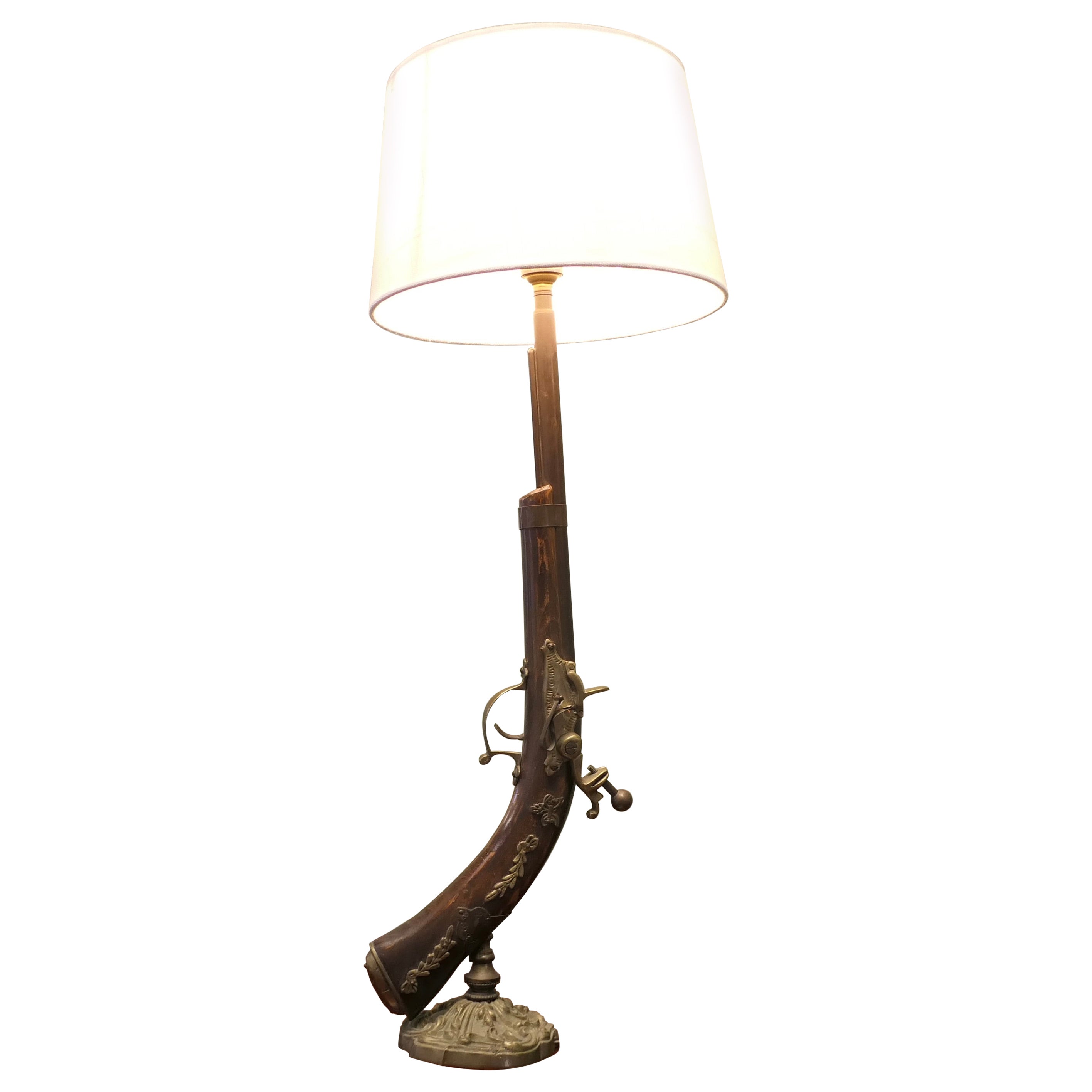 Lampe de table excentrique pour la chasse et le tir en vente