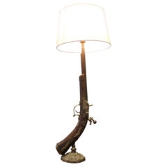 Skurrile Tischlampe zum Jagen und Schießen
