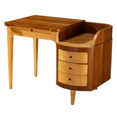 M.C. Magnani & A. Schieppati 1950s Milanese Vanity Table in Walnut and Maple