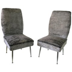 Coppia di sedie da salotto italiane d'epoca con rivestimento in peluche