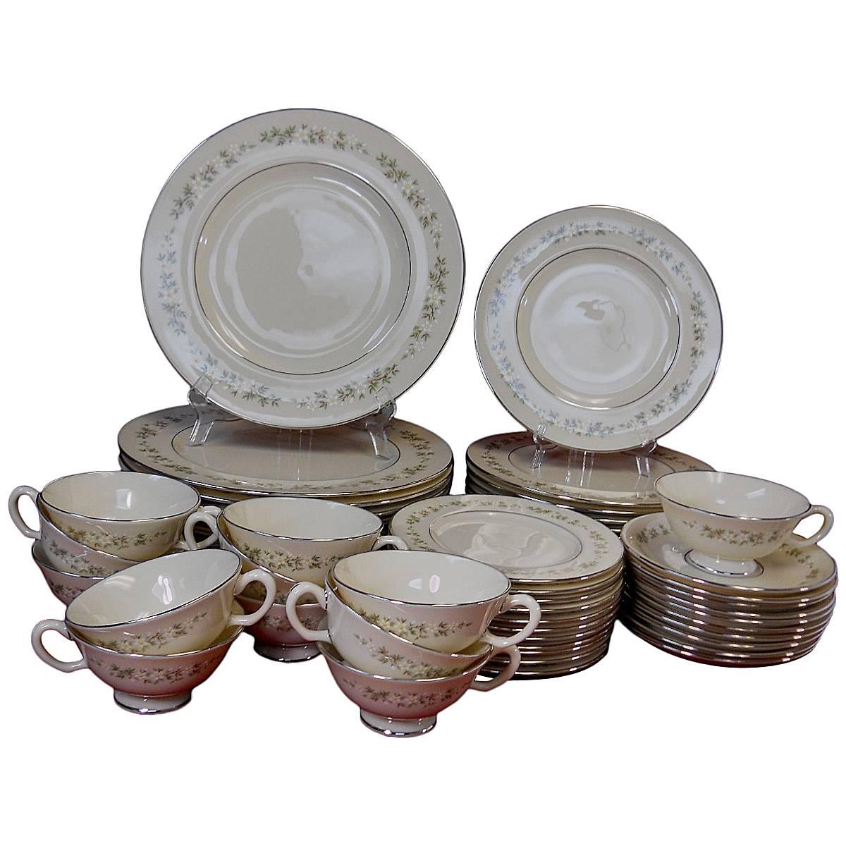 Lenox China Brookdale Pattern 58-Piece Set Service 12, 2 Sau