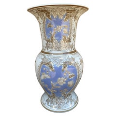 Vase en porcelaine bleu et blanc Chinoiserie