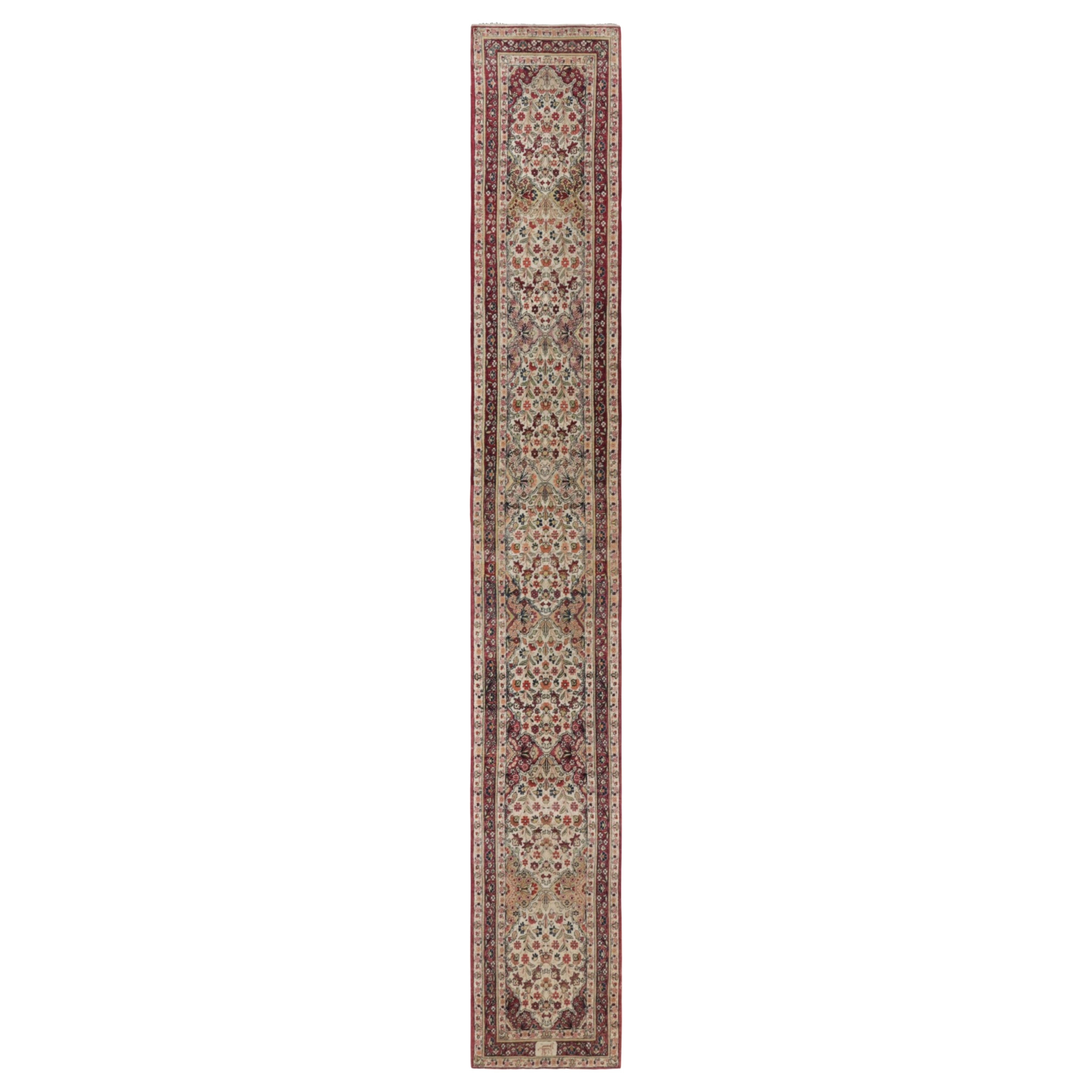 Antiker Kerman Lavar Perserteppich, extralanger Läufer mit Blumen - Rug & Kilim im Angebot