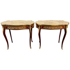Pareja de Mesas de Caoba y Bronce Dorado Estilo Luis XV