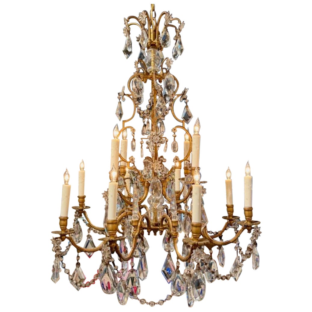 Antique French Maison Bagues Manner Chandelier en bronze doré et cristal