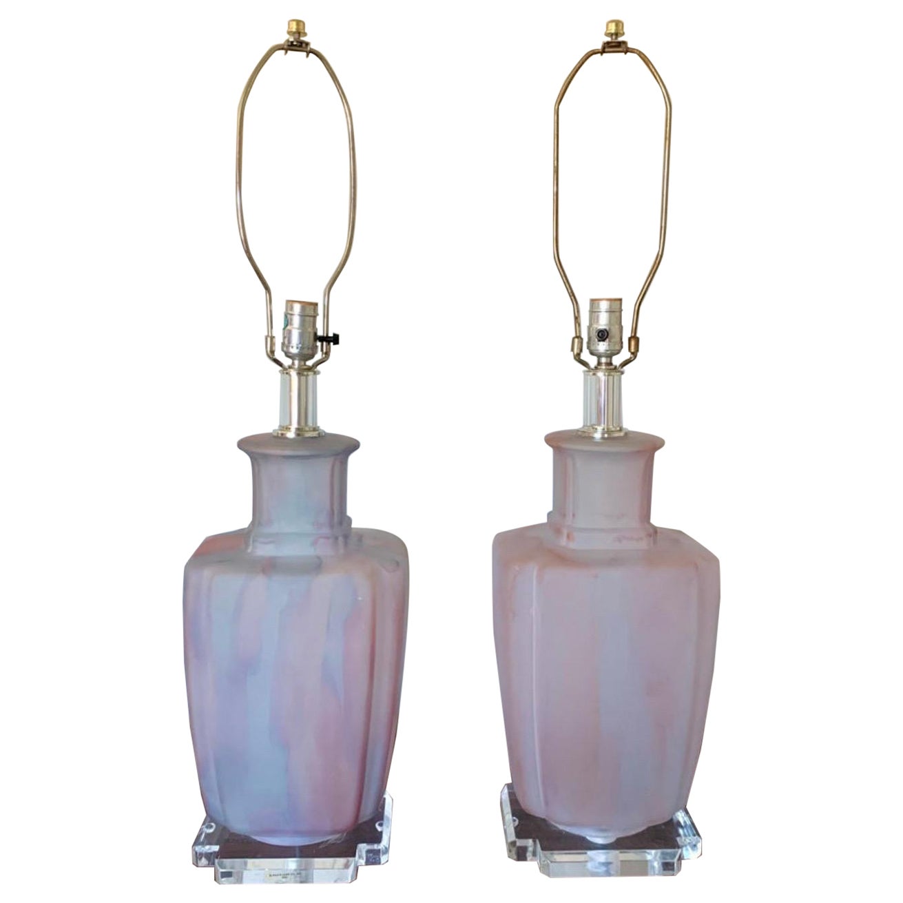 Lampe de table Bauer en verre dépoli rose et bleu, moderne du milieu du siècle dernier en vente