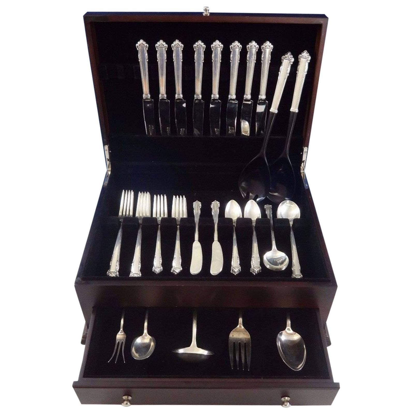 Beautiful English shell by Lunt sterling silver flatware set of 55 pieces. This set includes:

Eight knives, 8 7/8