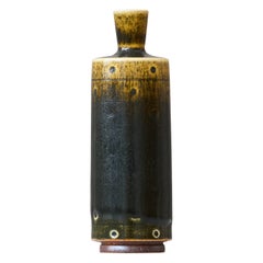 Vase miniature en grès brun de Berndt Friberg. Gustavsberg, Suède Années 1960