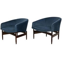 Pair of Mid-Century Lounge Barrel Chairs by Lawrence Peabody
