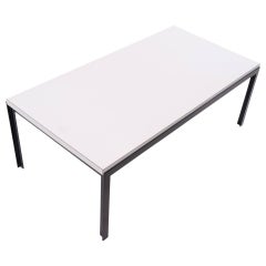 Table basse Florence Knoll, stratifié blanc, cadre en acier noir