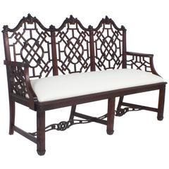 Ancienne banquette anglaise de style Chippendale chinois