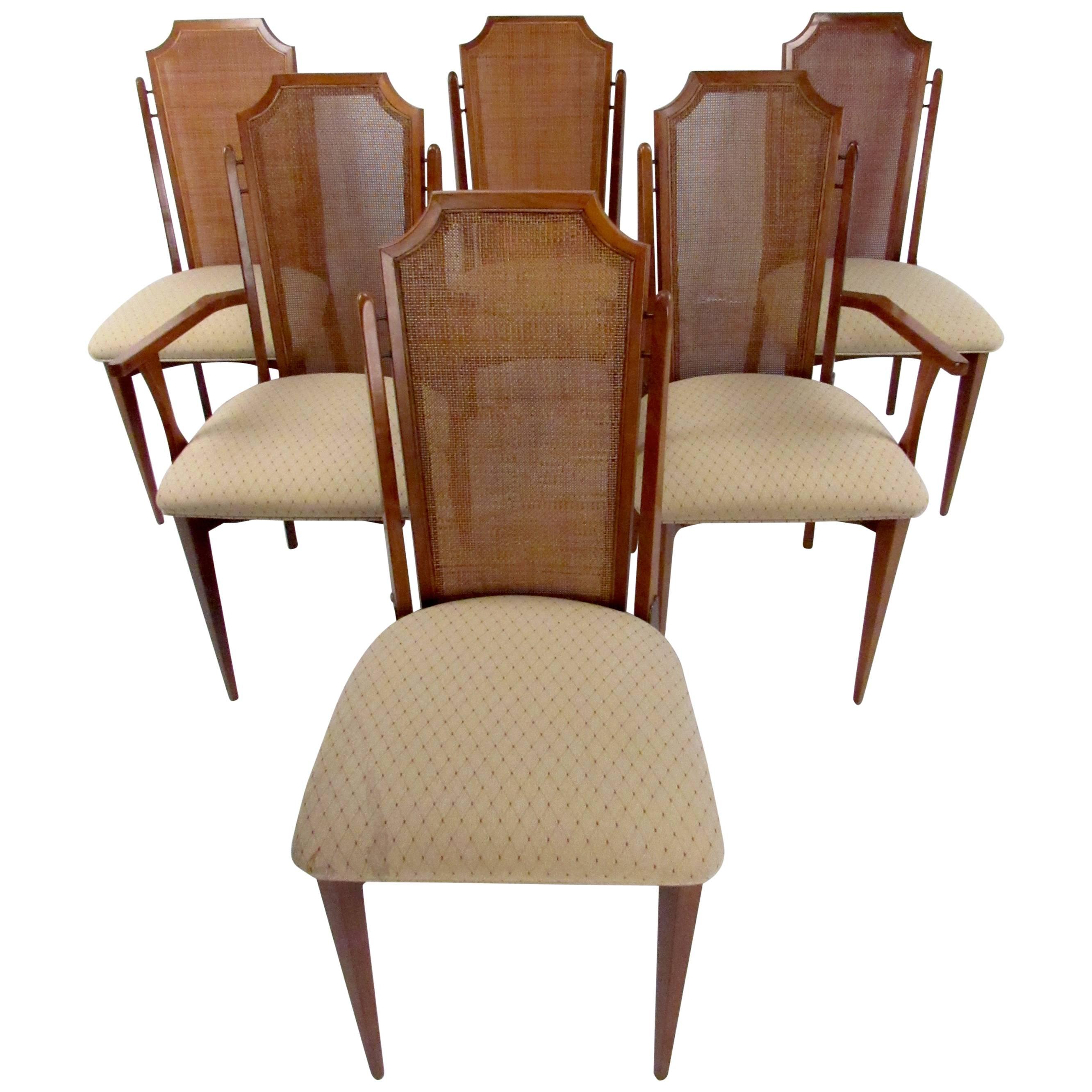 Six chaises de salle à manger à dossier canné du milieu du siècle dernier
