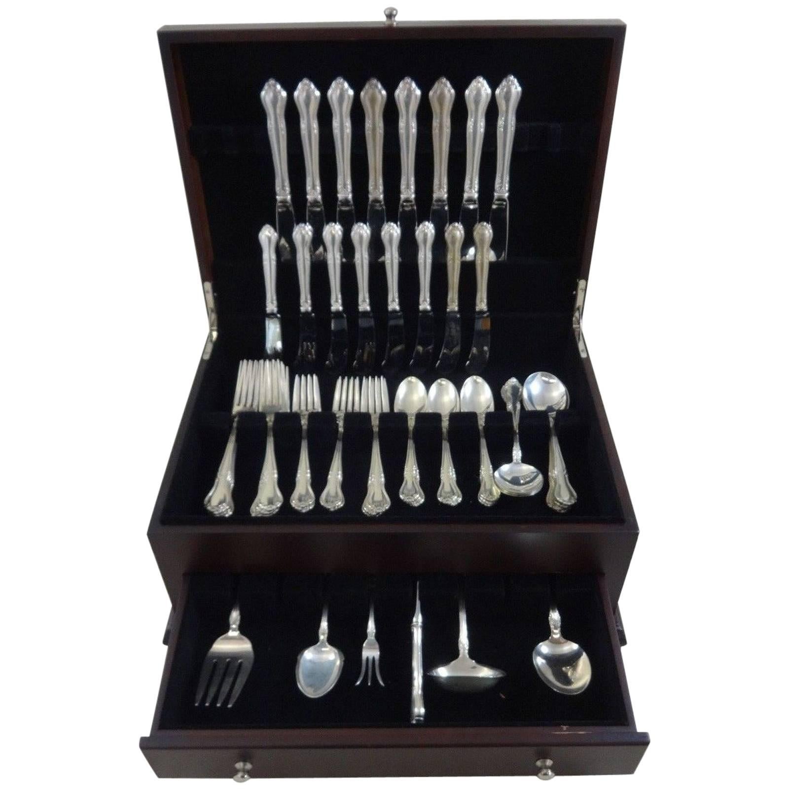 Magnifique ensemble de couverts en argent sterling Georgian Manor by Lunt de 54 pièces. Cet ensemble comprend :

Huit couteaux, 8 3/4