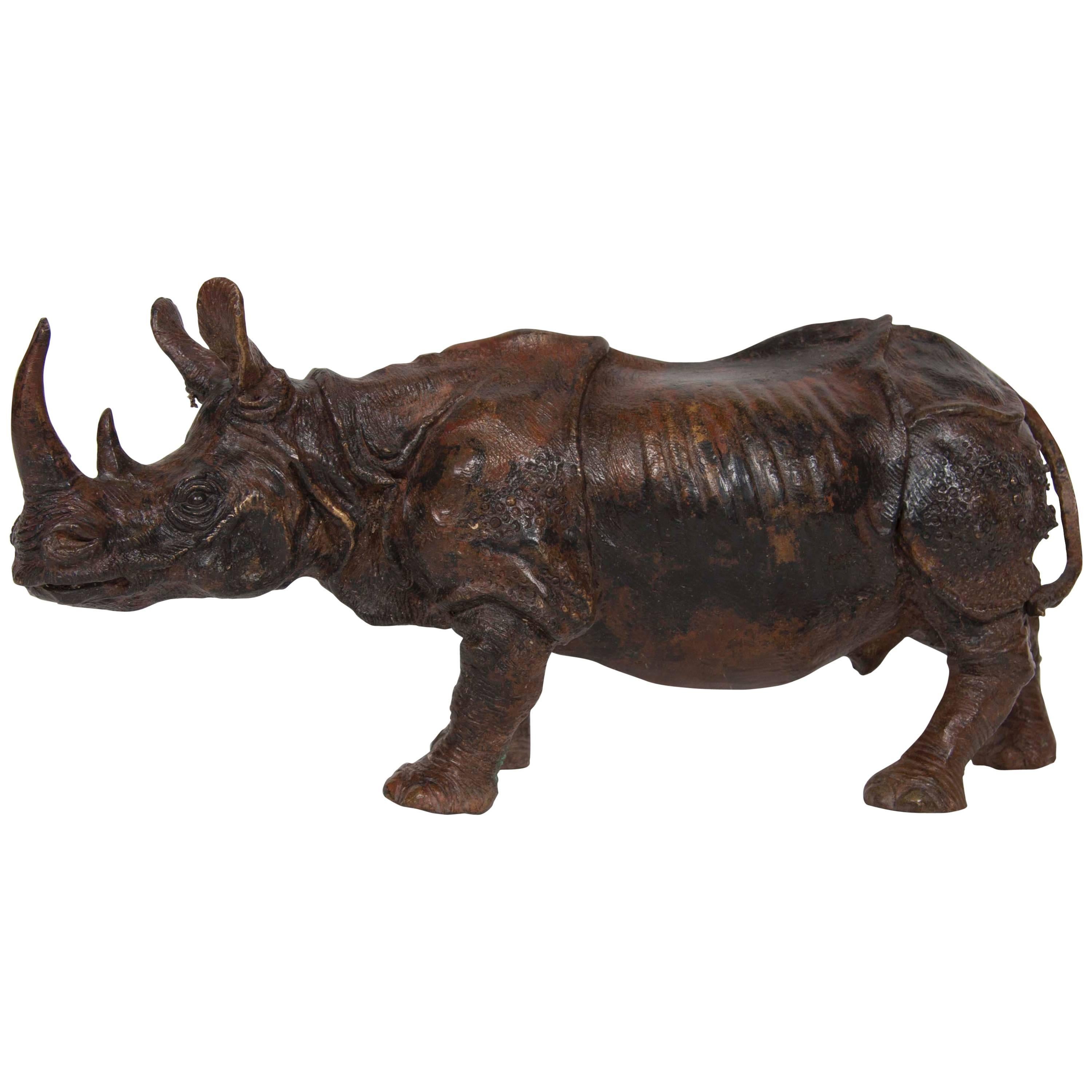 Bronze japonais d'un rhinocéros en vente