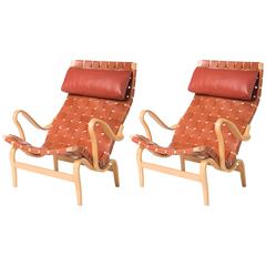Bruno Mathsson pair of birch lounge chairs, Sweden circa 1950