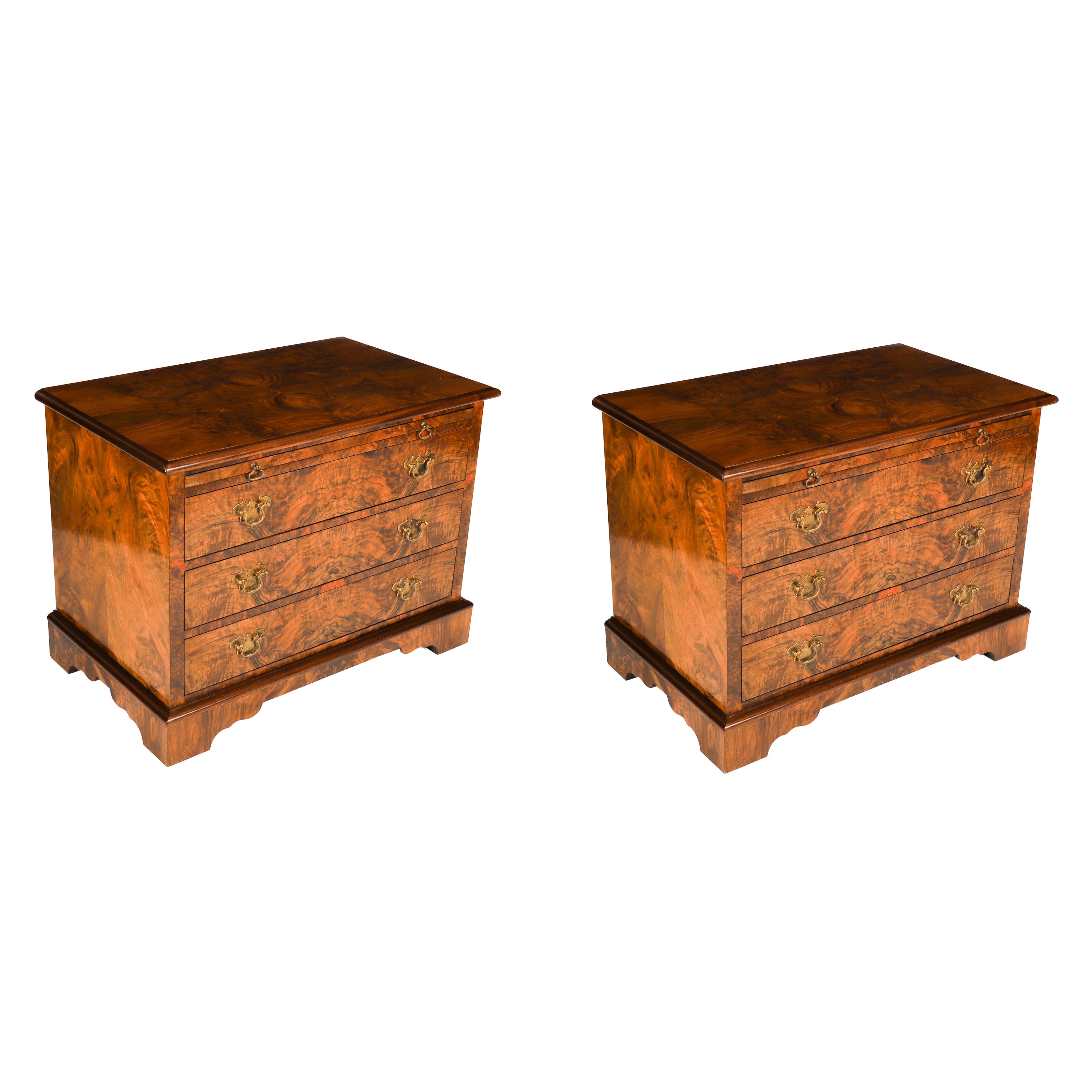 Vintage Paire de commodes en ronce de noyer avec glissières 63x85cm en vente