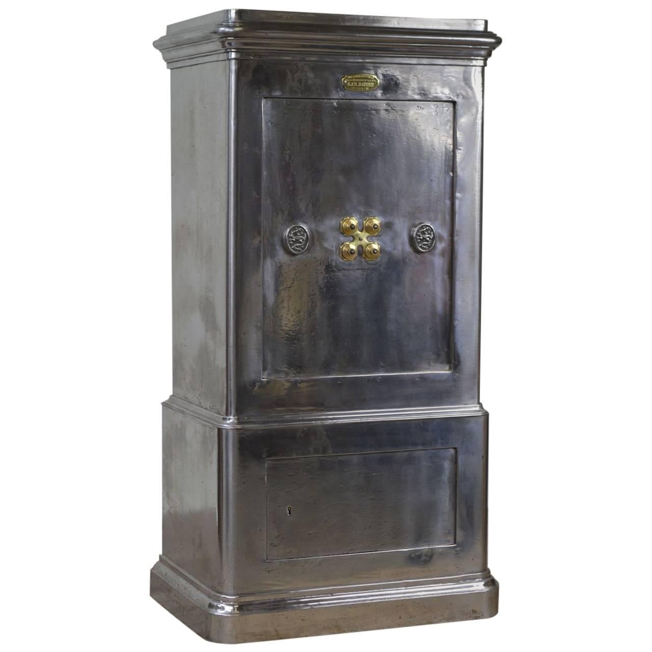 French Antique Cast Iron Safe by Bauche, circa 1930, Polished Mirror