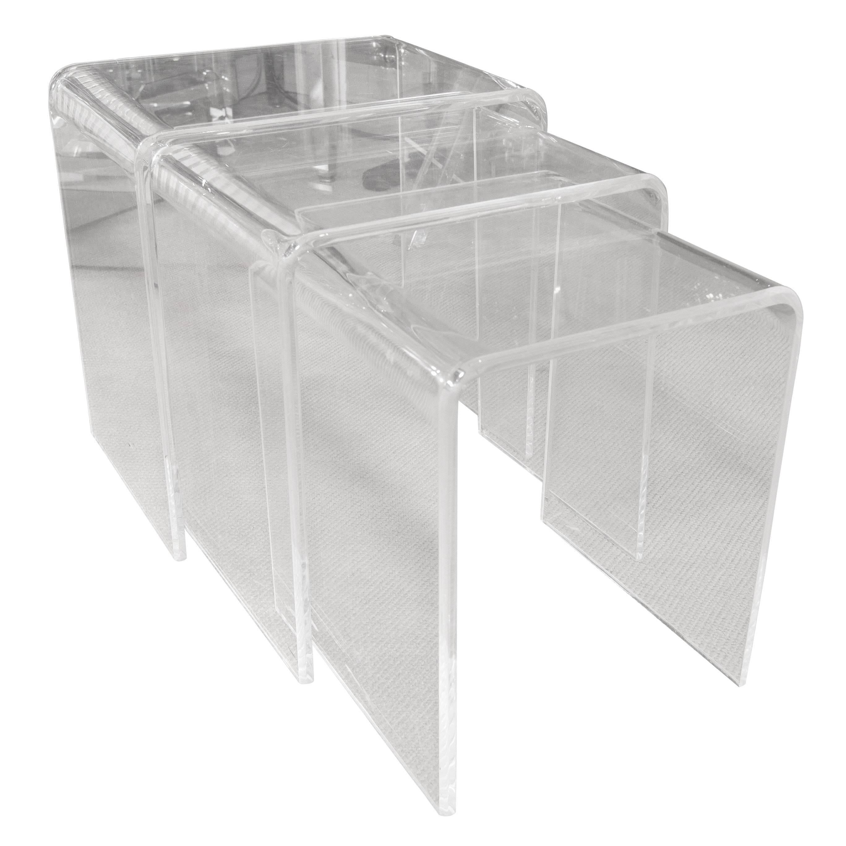 Set of Three Mid-Century Lucite Nesting Tables For Sale