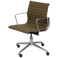 Aluminium Group Chair by Charles & Ray Eames for Herman Miller in Forest Green