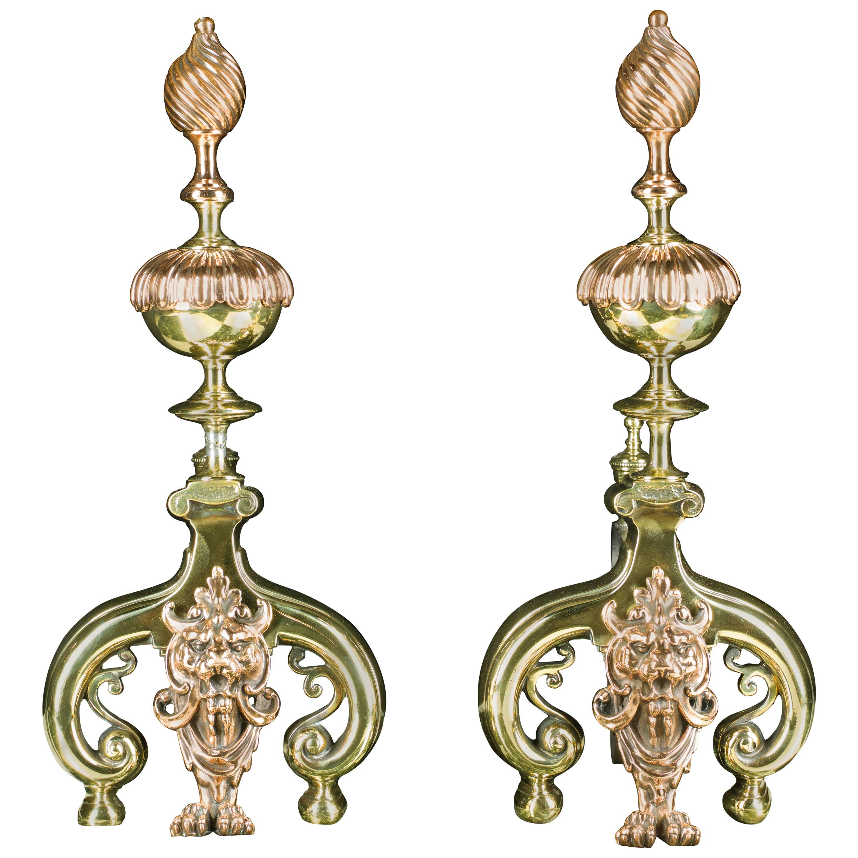 Paar antike Feuerböcke im Louis XIV.-Stil aus Kupfer und Messing im Angebot