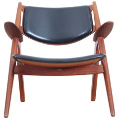 CH28 Sawback Lounge Chair by Hans Wegner