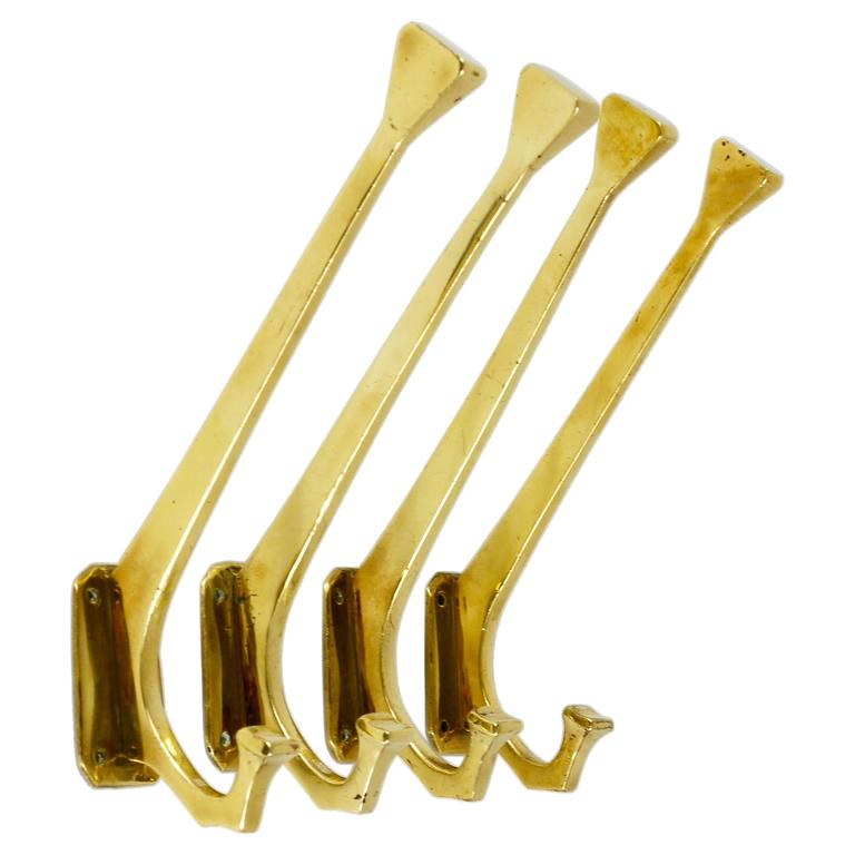 Vier handgefertigte Jugendstil-Wandhaken aus Messing, Österreich, 1920er Jahre 1