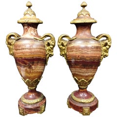 Paire de vases en marbre du 19ème siècle