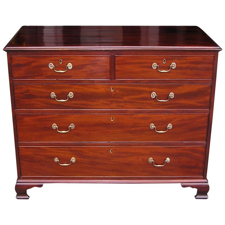 English Chippendale Mahogany Graduated Chest of Drawers, Circa 1770 For