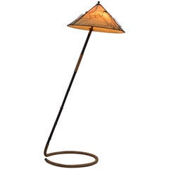 Mit Seil umwickelte Stehlampe aus Bambusimitat mit 'Chinesischem Hut' - Attr. Jacques Adnet