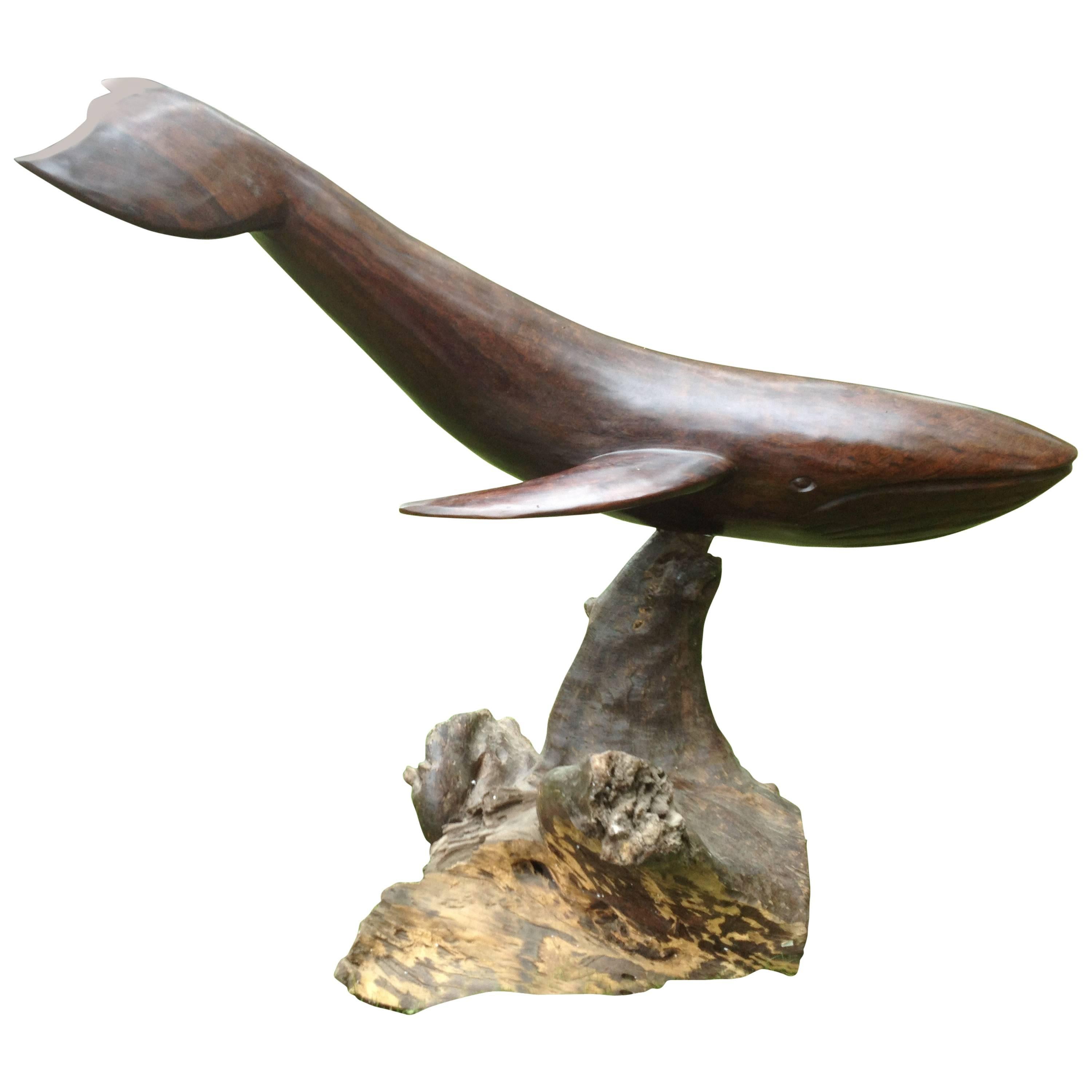 Grande sculpture de baleine d'art populaire américain sculptée à la main pour l'intérieur ou l'extérieur