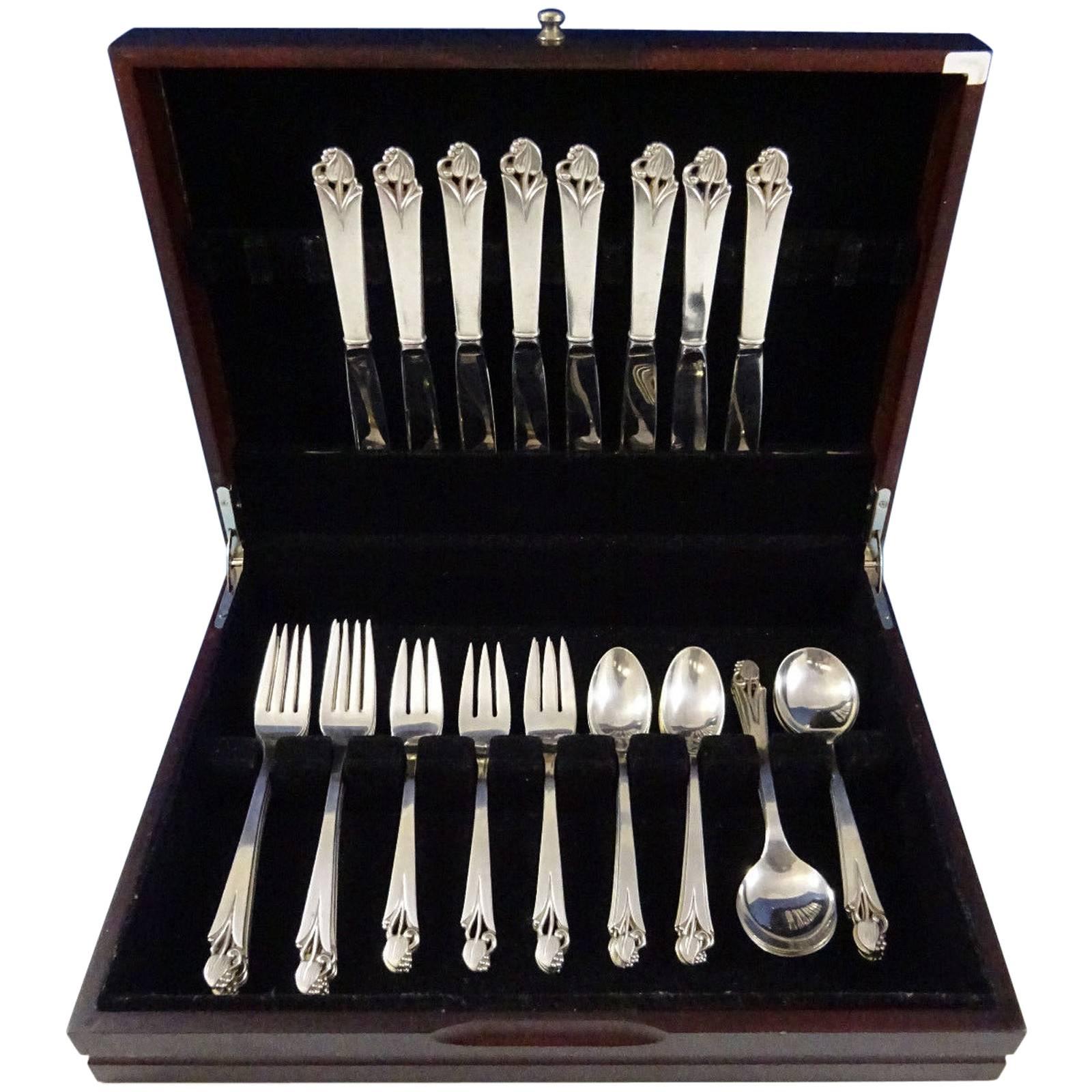Woodlily (Glossy) by Frank Smith sterling silver flatware set, 40 pieces. This graceful pattern features a 