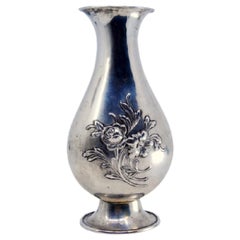 Relief silver vase in Art Nouveau style, resting on an oval base