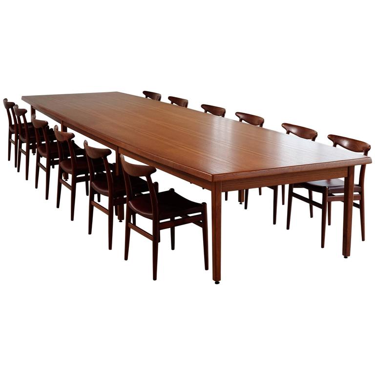 Dining Table in Teak For Sale at 1stDibs