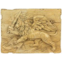 plaque en relief en marbre du 18e siècle représentant le lion de Saint-Marc